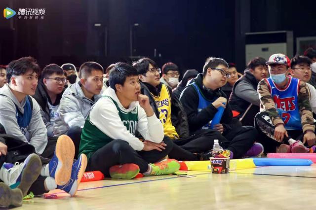 V体育网址-凭热血争“衣”席之地 NBA全明星不只在大屏幕上演